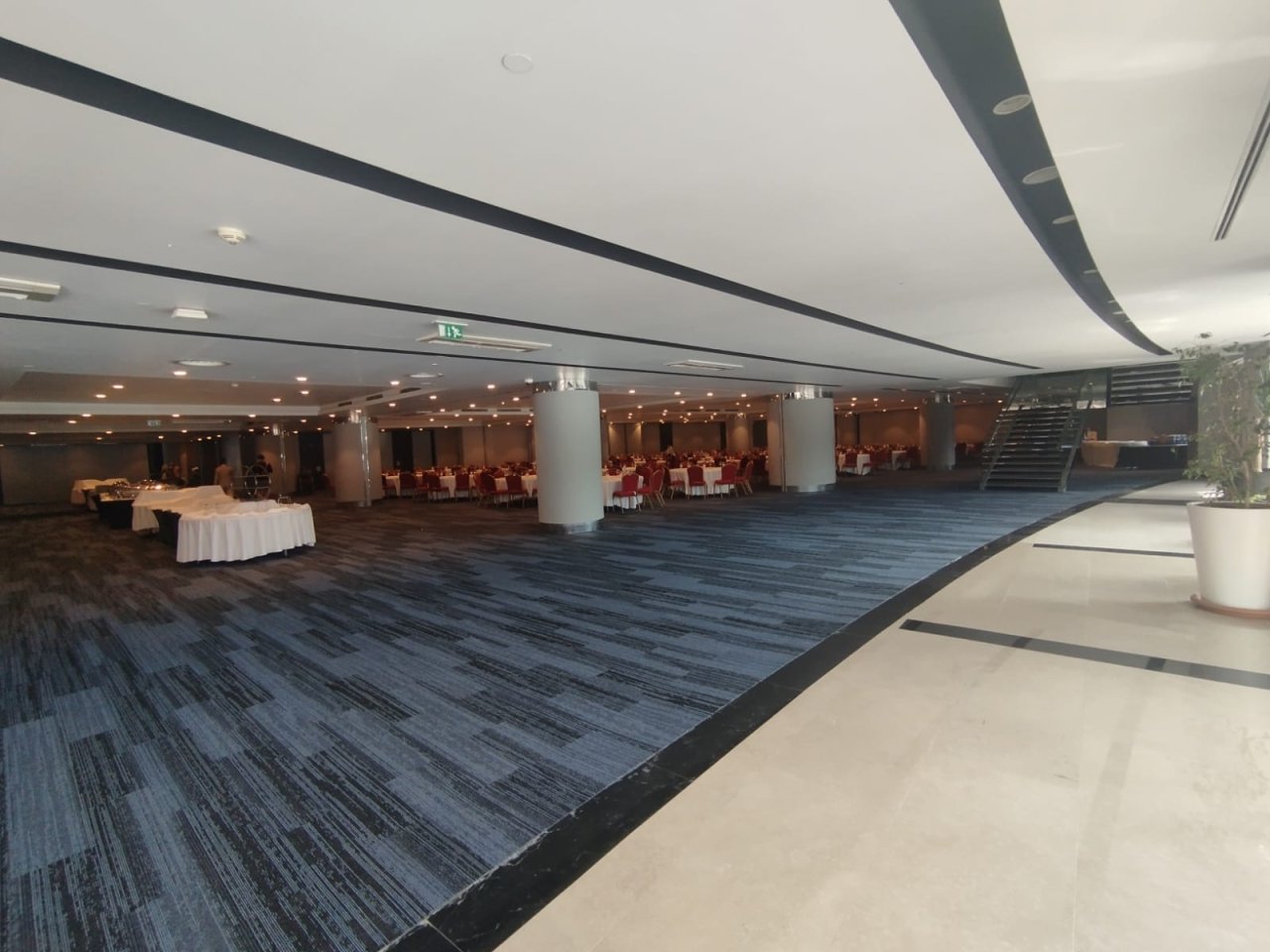 Salon ve fuaye geçişi